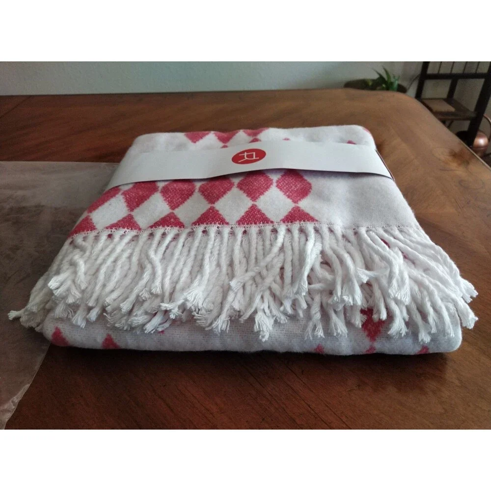 NEW Geometric Diamond Jacquard Reversible Throw Blanket 50